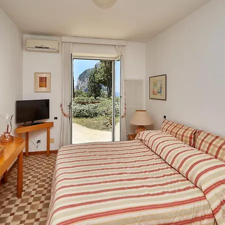 Hotel In Via Tragara 4*